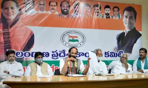 TPCC president and Nalgonda MP N Uttam Kumar Reddy along with senior Congress leaders addressing a press meet at Gandhi Bhavan, on Tuesday.