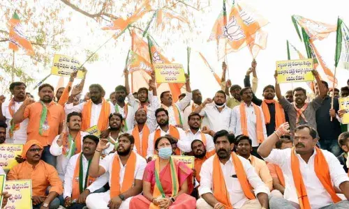 BJYM activists staging a rasta roko at Thimmapur crossroad in Warangal on Tuesday