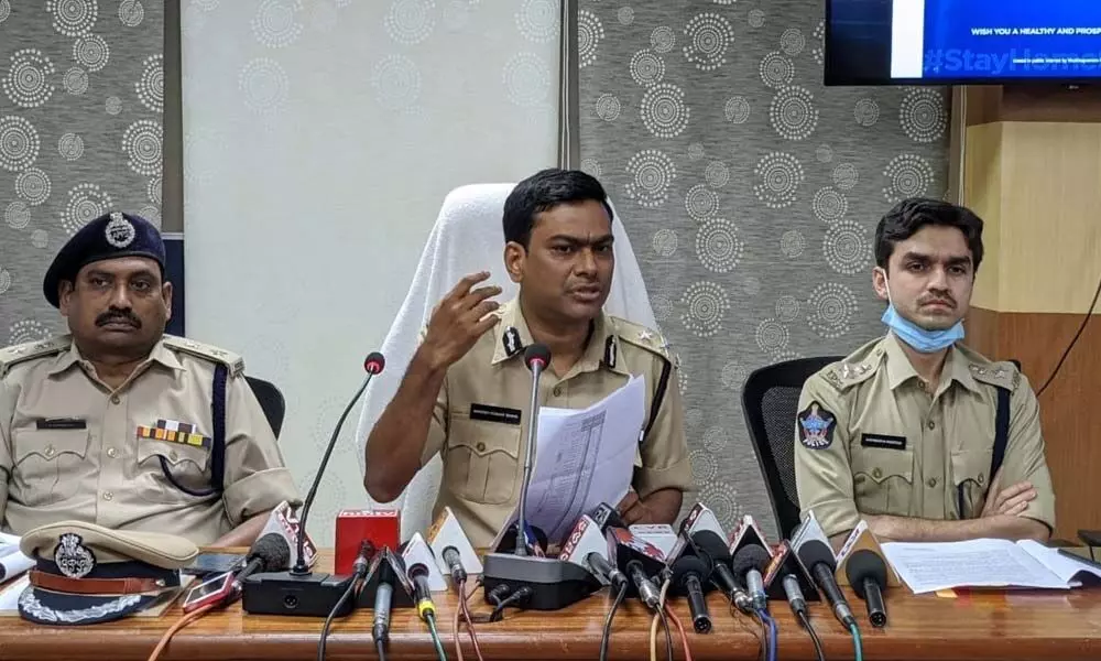Commissioner of Police Manish Kumar Sinha addressing a press conference in Visakhapatnam on Wednesday