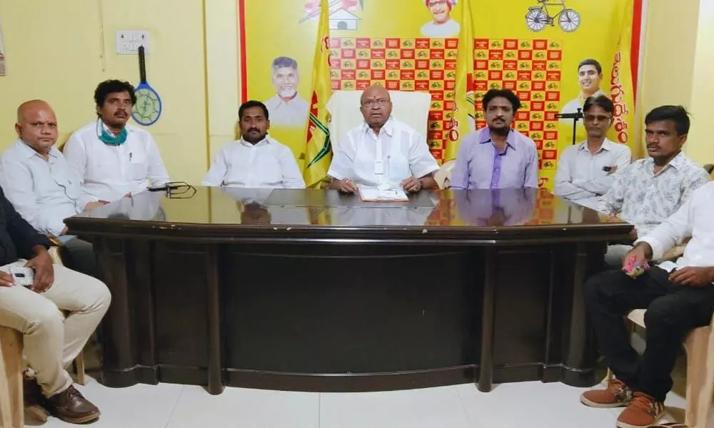 TDP Kurnool Lok Sabha constituency president Somi Shetty  Venkateswarlu addressing media conference at the party office in Kurnool on Wednesday.