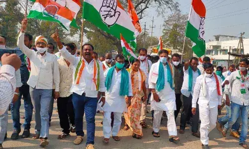 Manthani MLA D Sridhar Babu participating in dharna held against TRS government for closure of purchasing centres