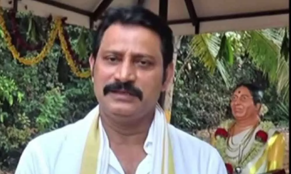 multilingual Kannada actor by name Rajshekar Kotian