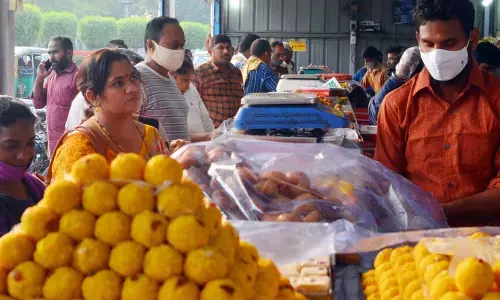 Denizens throng sweet shops, bakeries on New Year Eve