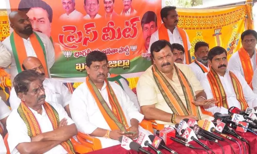 Former MLC, BJP Tamil Nadu co-incharge Dr Ponguleti Sudhakar Reddy while addressing the media in the district party office at Khammam on Saturday