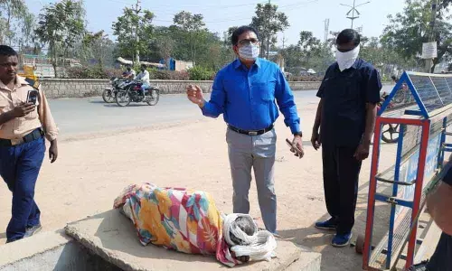 Collector comes to rescue of sick, hungry,destitute