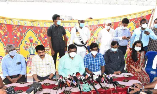 District Collector G Veera Pandiyan addressing a press conference on Covid vaccination organised at Sri Rama Nagar in Kurnool on Saturday.