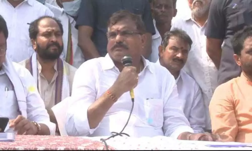 Minister Vellampally Srinivas and Urban Development Minister Botsa Satyanarayana visited the famous Kodandarama shrine at Ramateertham in Vizianagaram on Sunday