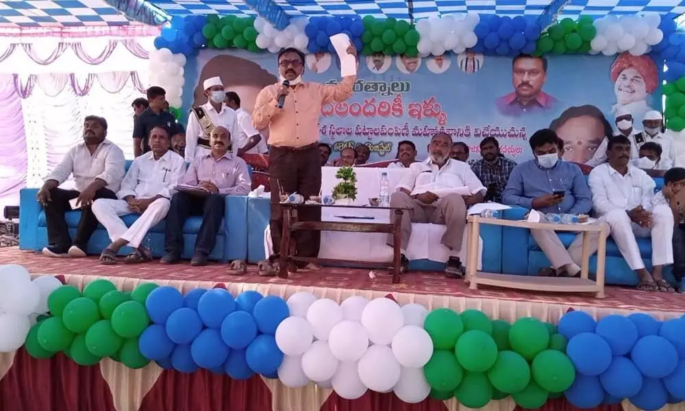 Prakasam district Collector Dr Pola Bhaskara addressing at the housing site distribution programme at Kandulapuram on Sunday