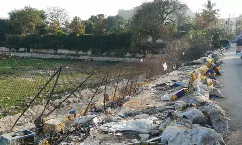 It is one of the heritage structures in the historic Golconda Fort. It is the largest tank in the city which comes under Archaeological Survey of India (ASI). Katora Houz is a four-acre, perfectly symmetrical man-made lake constructed in 1560 during the reign of Ibrahim Qutb Shah (1550-80)