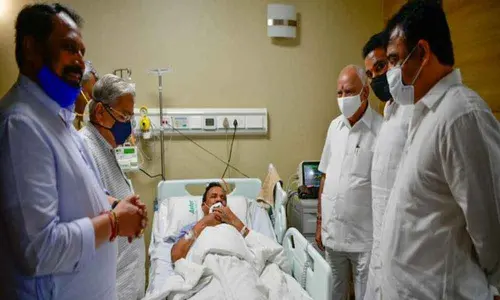 Karnataka CM visits union minister Sadananda Gowda in hospital