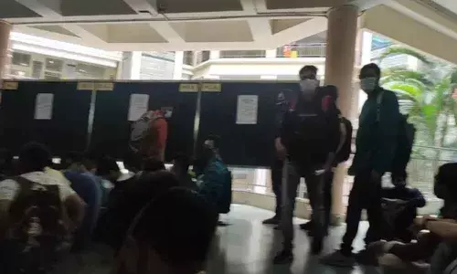 Students up in arms against College authorities decision to hold offline exams