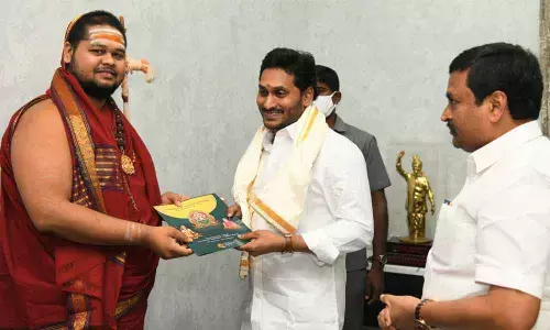 Swamy Swatmanandendra Swamy meeting Chief Minister YS Jagan Mohan Reddy at CM’s camp office in Tadepalli on Tuesday