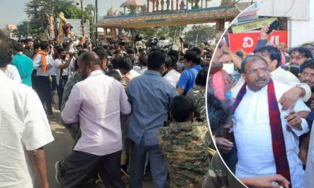Tensions high in Vizinagaram amid BJPs Chalo Ramateertham, police blocks the protestors