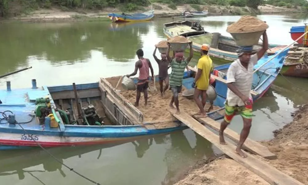 Rajamahendravaram: Amended rules help transport sand in boats