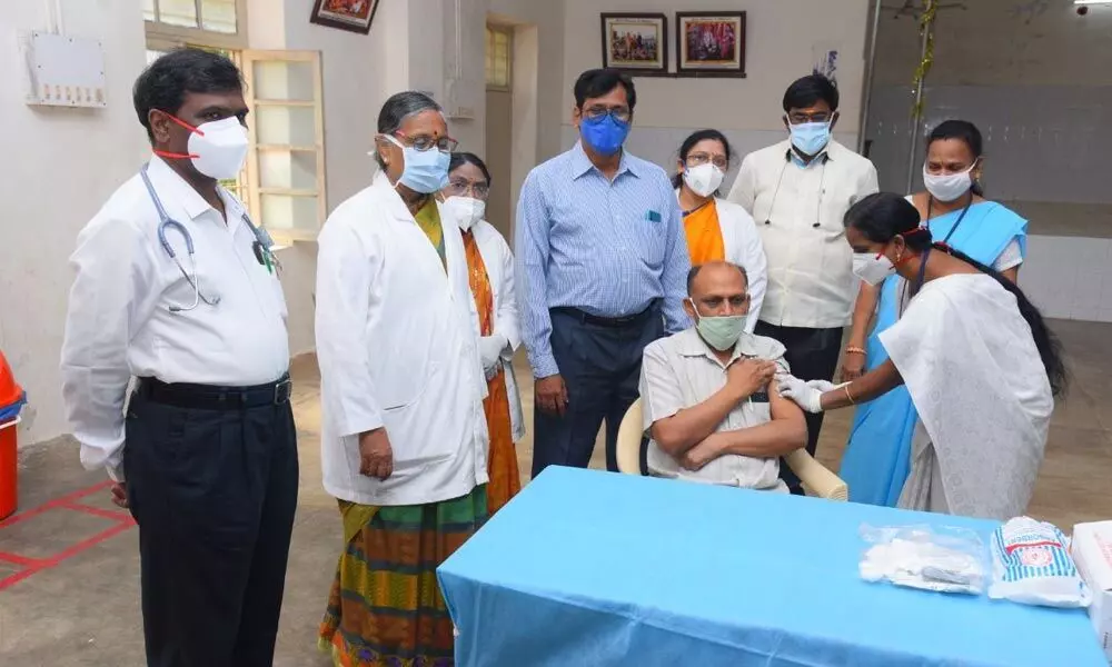 Ruia Hospital Superintendent Dr T Bharathi, DIO Dr C Hanumantha Rao, Covid nodal officer Dr S Subba Rao and others at the dry run held in Tirupati on Friday