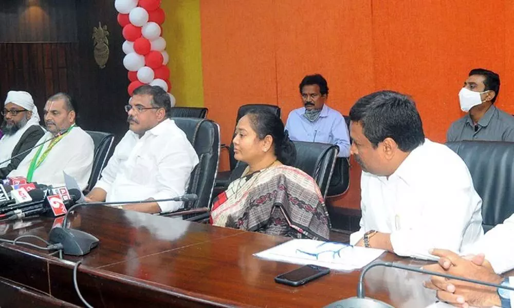 Minister for Municipal Administration Botcha Satyanarayana, Home Minister Mekathoti Sucharitha, Deputy Chief Minister Amzath Basha, Minister for Endowments  Vellampalli Srinivas and elders of various religions  addressing a press conference at irrigation camp office in Vijayawada on Friday