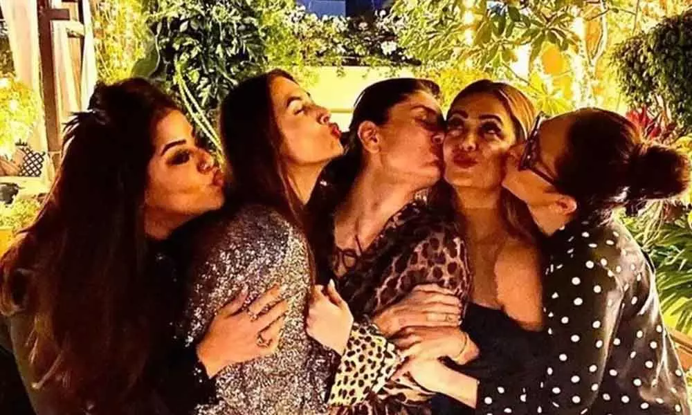 Kareena Kapoor Enjoys The Reunion Of Her Girl Gang And Drops A Beautiful Group Pic