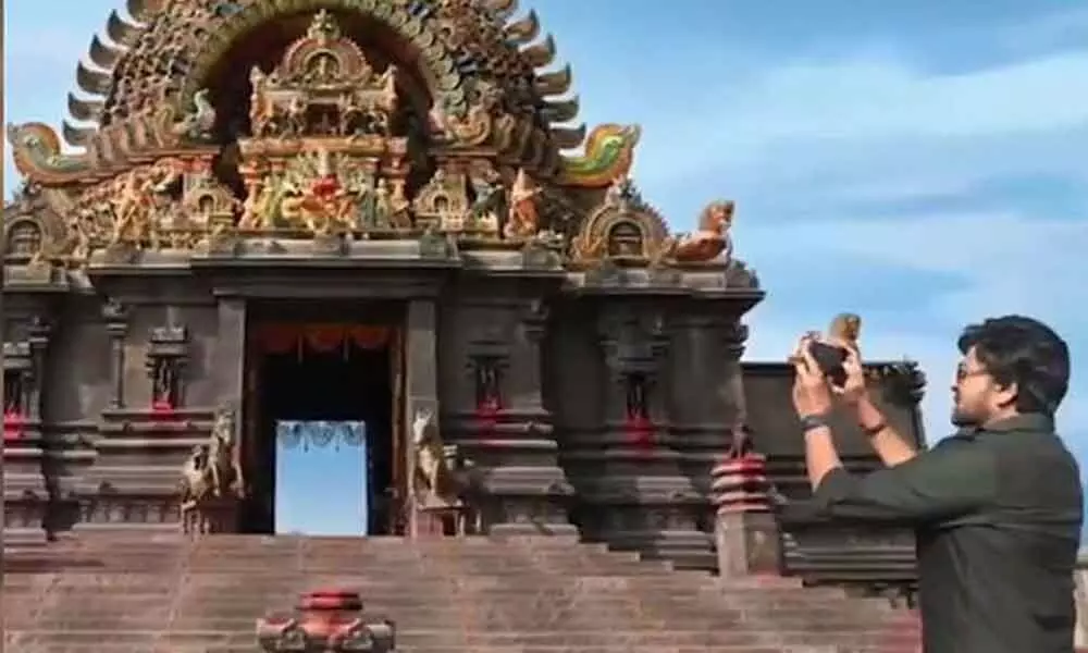 ‘Megastar’ Chiranjeevi shares glimpse of temple set from ‘Acharya’