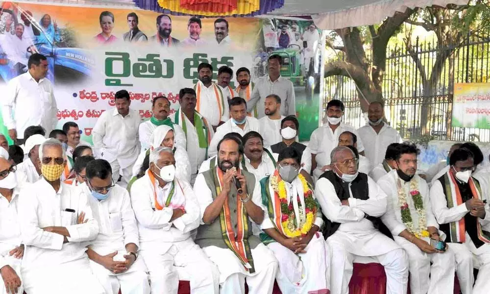 TPCC president N Uttam Kumar Reddy addressing gathering at the day-long  ‘Rythu Deeksha’ at Dharna Chowk on Saturday