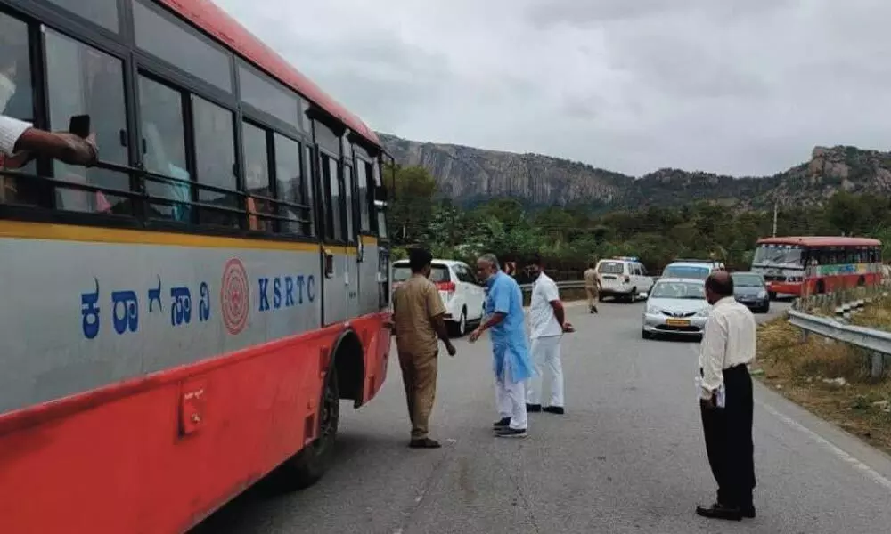 Minister Suresh Kumar runs after bus, stops it after driver fails to pick up students