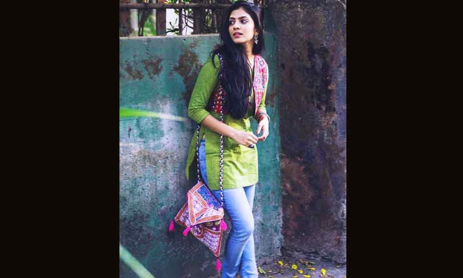 Kurta & जीन्स कैसे Style करें / How to style your Indian kurta with jeans /  5 Kurta Jeans Styling - YouTube