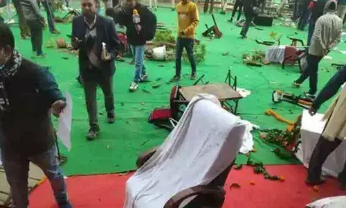 Khattar cancels kisan event after farmers vandalise venue