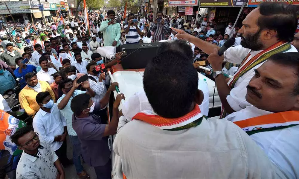 TPCC chief and MP Uttam Kumar Reddy addressing the participants of the protest in Suryapet on Monday