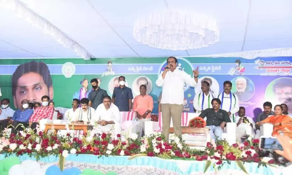 District in-charge Minister K Kannababu speaking at the Amma Vodi programme at Chandrampalem ZP High School in Visakhapatnam district on Monday