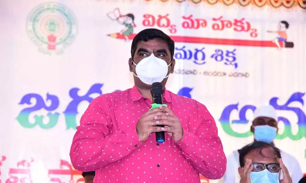 District Collector G Veera Pandiyan addressing at the second phase of Amma Vodi at Indira Gandhi Memorial Municipal High School in A Camp in Kurnool on Monday. MP Sanjeev Kumar and MLA Hafeez Khan are also seen