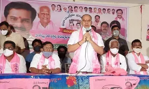 Chief Whip Dasyam Vinay Bhaskar speaking to the media in Hanamkonda on Monday. MLC Kadiyam Srihari and former MP Azmeera Seetharam also seen
