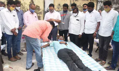 District Collector K Shashanka at a blood donation camp in Karimnagar on Tuesday