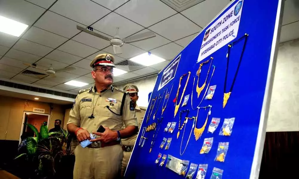 Hyderabad police arrest burglar, seize Rs 12 lakh worth gold
