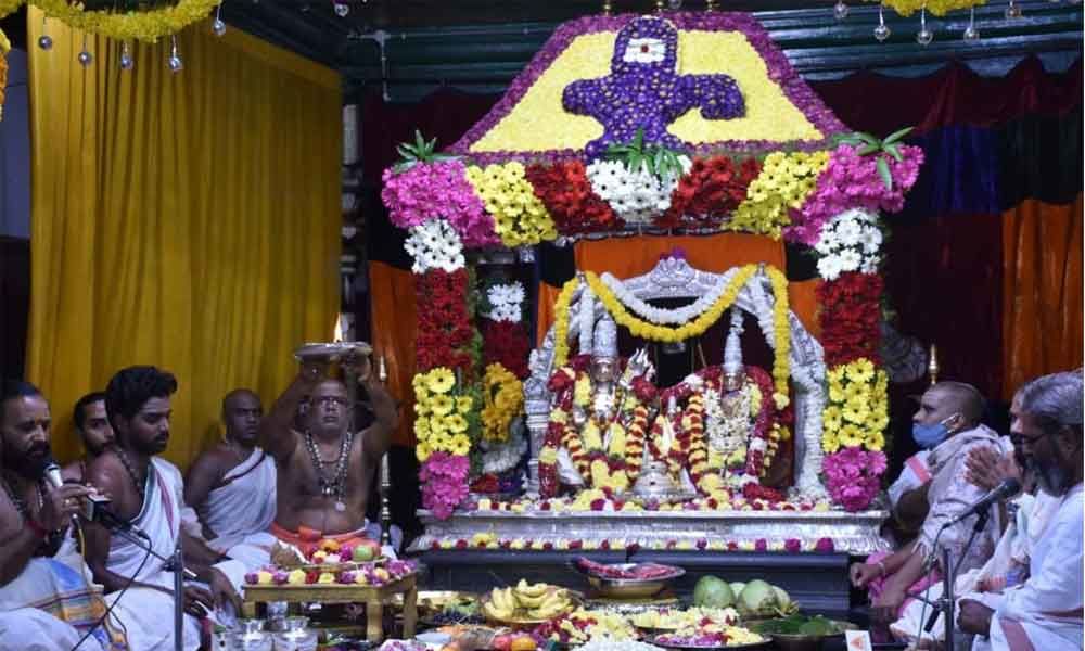 Image of Diyas in Ayyappa Swami Pooja-EI614658-Picxy