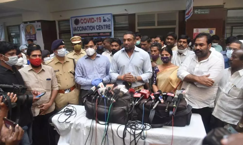 Minister for Industries and IT Mekapati Goutham Reddy interacting with the staff during vaccination process at the GGH in Nellore on Saturday