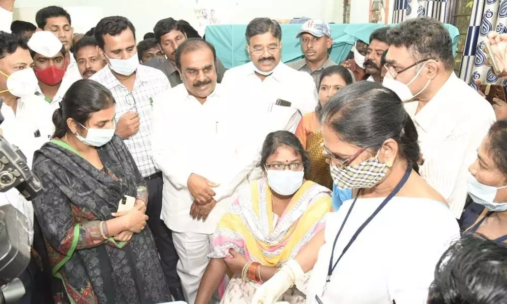 In-charge Collector Dr Siri, MLA Anantha Venkatarama Reddy and MLC Gopala Reddy observing the vaccination process at GGH in Anantapur on Saturday