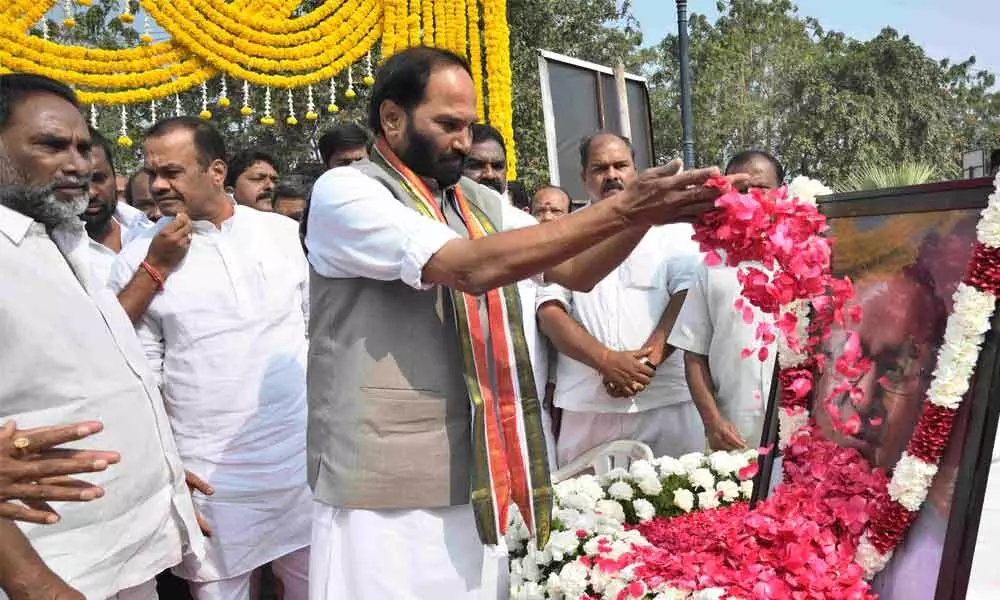 TPCC president and Nalgonda MP N Uttam Kumar Reddy paying floral tributes to the portrait of former Union Minister late  S Jaipal Reddy on his birth anniversary at Necklace Road on Saturday