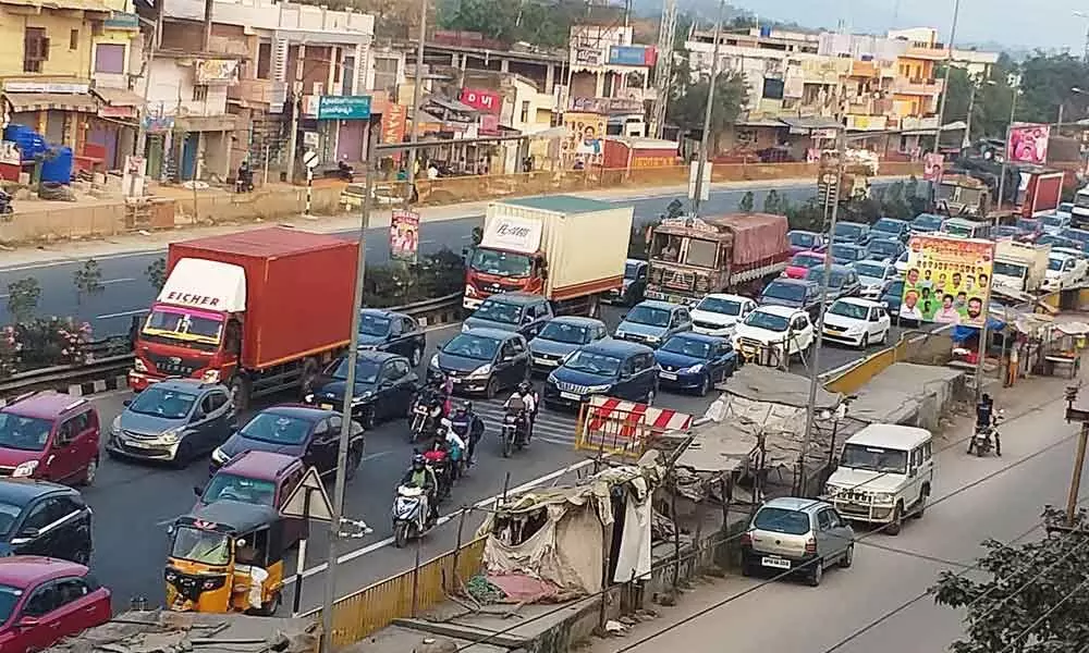 Sankranti over, large crowds returning to Hyderabad