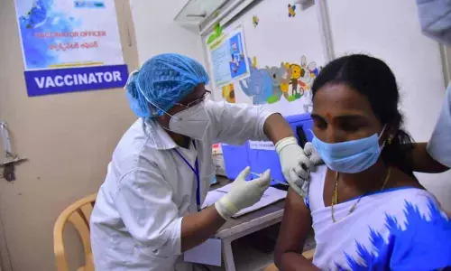 Andhra Pradesh: Coronavirus vaccination process continues for second day in 332 centres