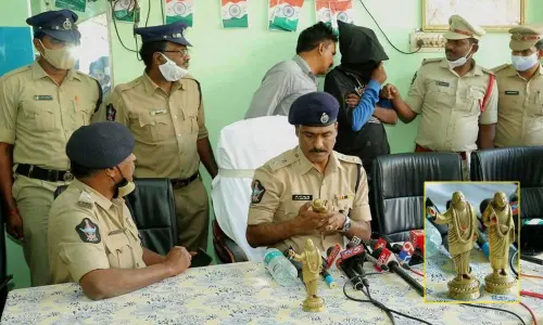 Guntur urban SP RN Ammi Reddy addressing media at Lalapet Police Station in Guntur on Sunday