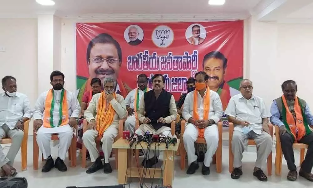 BJP MP GVL Narasimha Rao addressing a press meet in Guntur city on Monday. Tobacco Board chairman Yadlapati Raghunath Babu is also seen