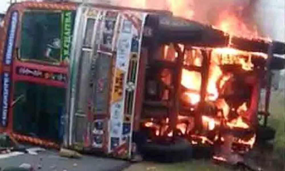 Man burnt alive after lorry catches fire in Nizamabad