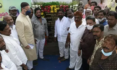 Asaduddin Owaisi unites groups  of Gangaputra Samaj