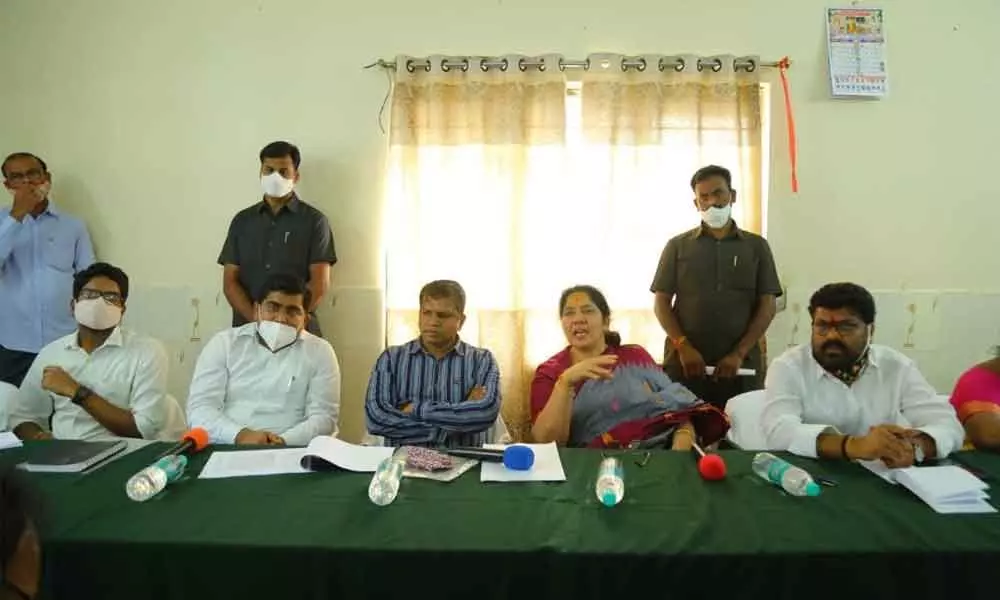 Minister for Tribal Welfare Satyavathi Rathod speaking to the media in Mulugu on Thursday