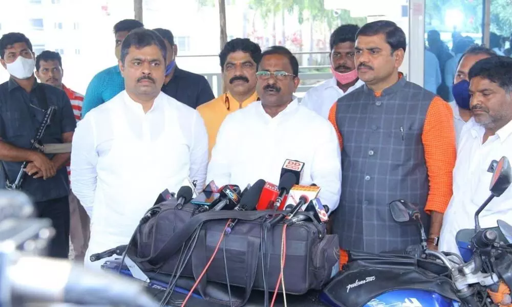 BJP State president Somu Veerraju addressing a press conference at Tadepalli in Guntur district on Thursday