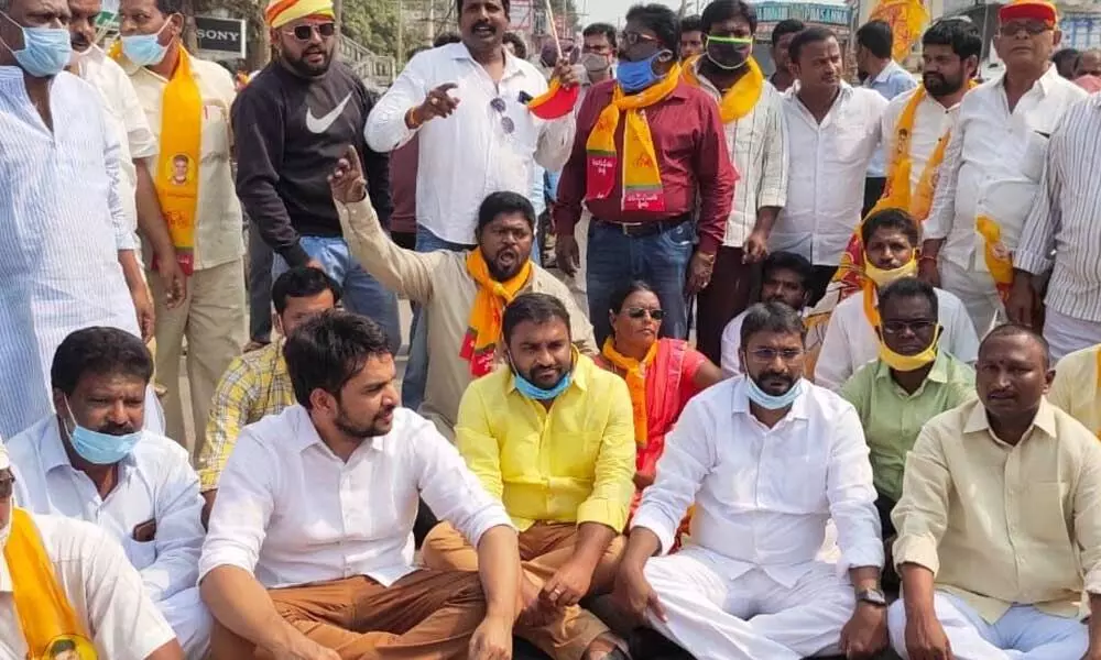 TDP leaders staging agitation condemning arrest of Kala Venkata Rao in Rajam town on Thursday
