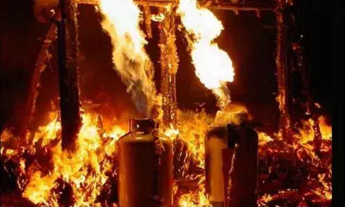 10 injured in fire caused by gas leakage in Mirchowk