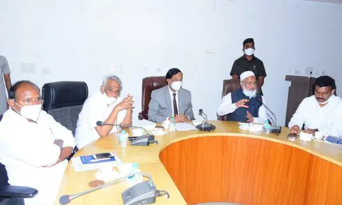 Telugu Language and Cultural Development Council Chairman Mohammed Ahmed Shariff addressing a meeting in Adikavi Nannaya University on Thursday.