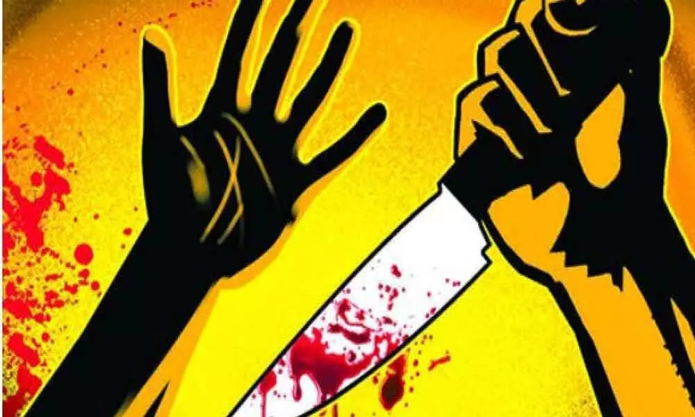 Andhra Pradesh: Young boy stabs teenage girl for rejecting love in Proddutur