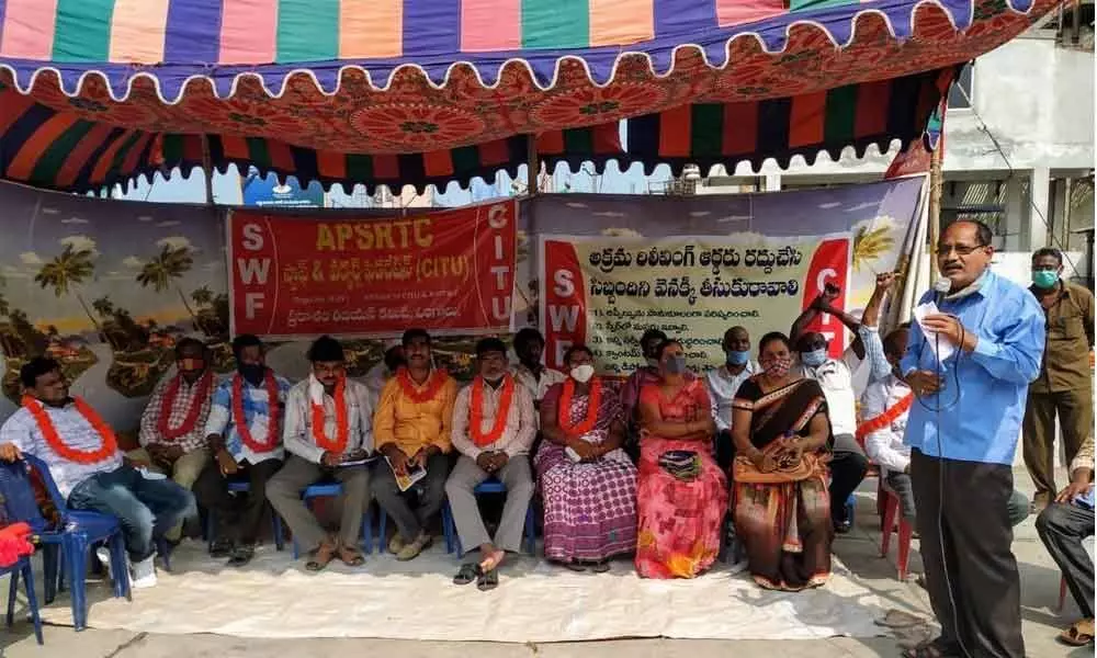 RTC SWF members on hunger strike at the RM office in Ongole on Friday