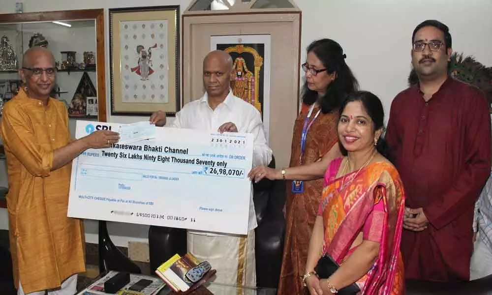 SBI MD challa srinivasulu chetty donated 26,98,070/- to SVBC channel at tirumala